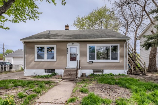 Building Photo - Anoka Duplex