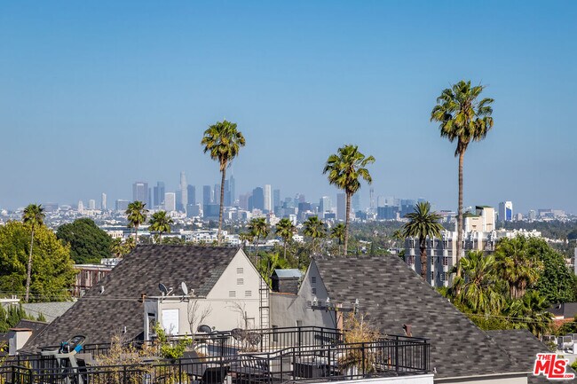 Building Photo - 1424 N Crescent Heights Blvd