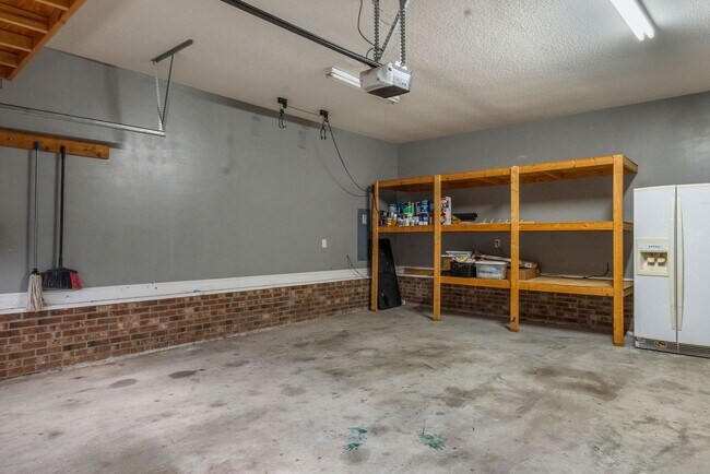 Building Photo - Farmhouse-Style Home Minutes from the Water | No HOA