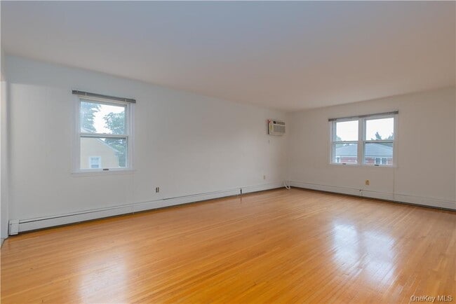 Building Photo - 30 Cassilis Ave