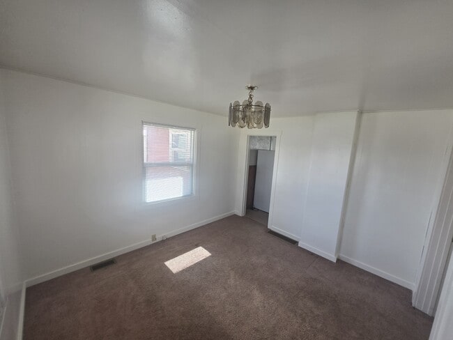 Building Photo - 411 Opal St