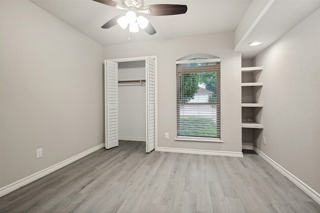 Building Photo - 945 Ramblewood Dr