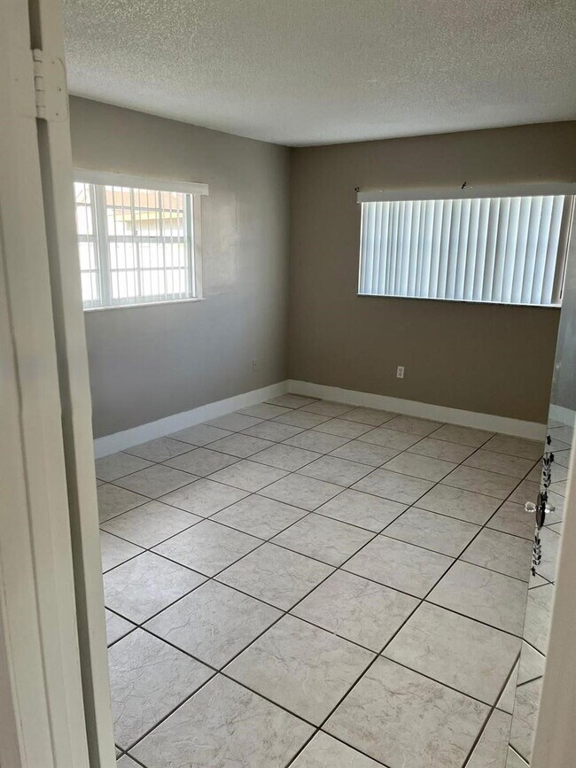 Building Photo - Southwest 45th Terrace, Miami, FL 33175 - 5 BR 3 BA single-family home