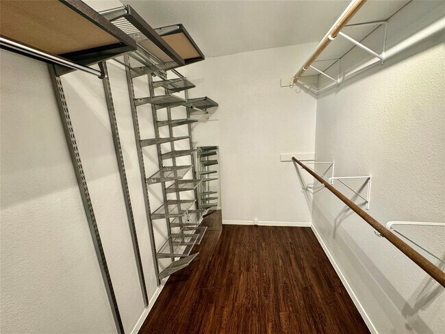 Building Photo - 3102 Evanston Ln