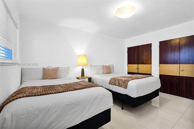 Building Photo - 1035 94th St