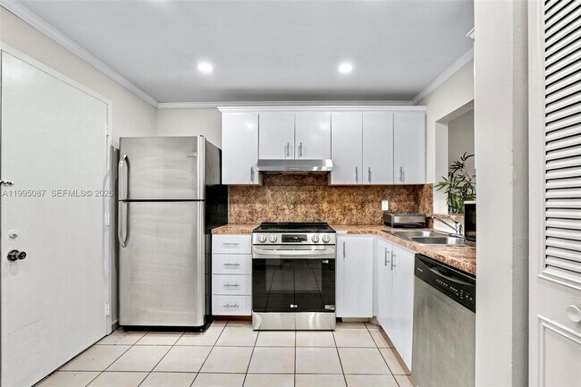 Building Photo - 1830 Dixieana St