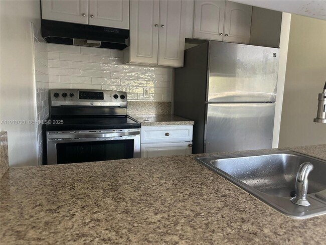 Building Photo - 6031 10th Ave N