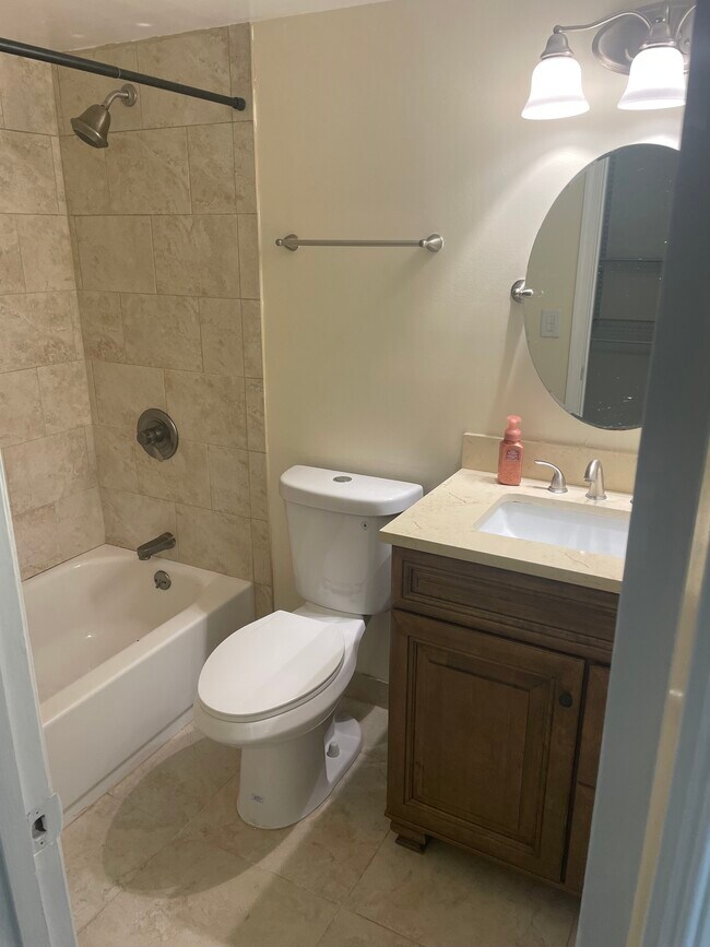 Building Photo - 9420 Poinciana Pl