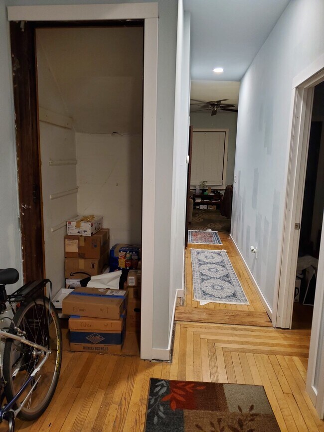 Building Photo - 2587 N Murray Ave