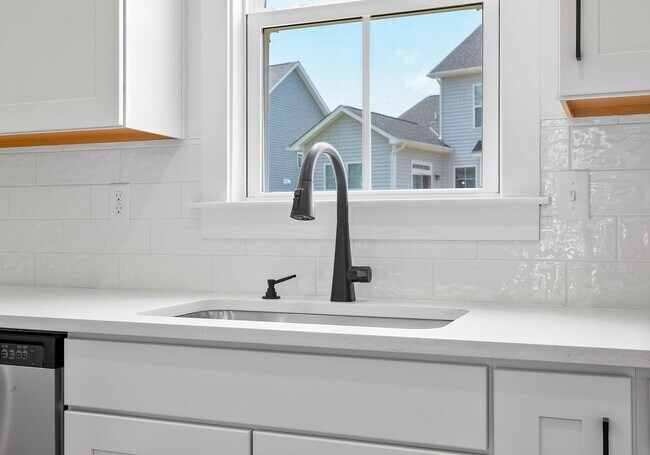 Building Photo - Brand New 4BR Luxury Home in Collington East