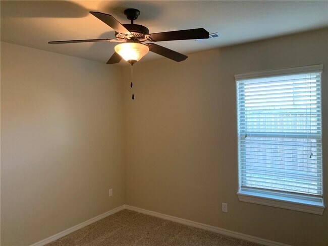 Building Photo - 3072 N Autumn Rose Ave