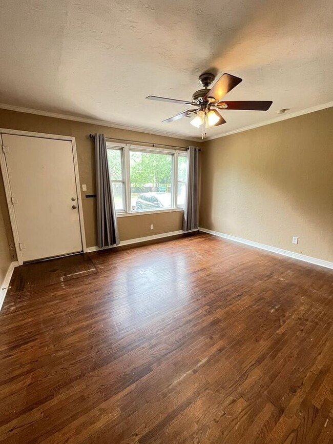 Building Photo - Cute 2 Bed 1 Bath