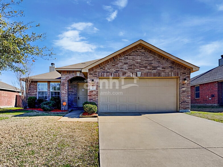 Primary Photo - 42 Larkspur Dr