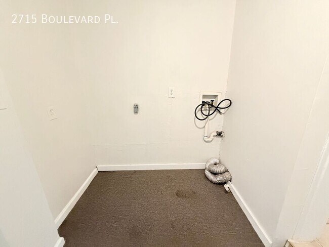 Building Photo - 2715 Boulevard Pl