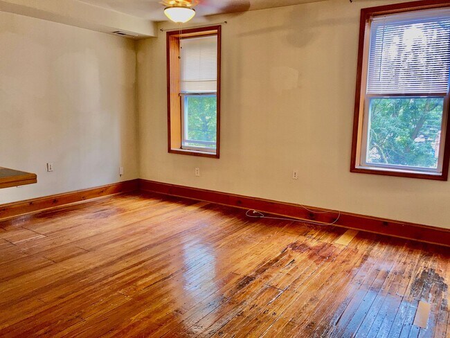 Building Photo - 1231 S 47th St