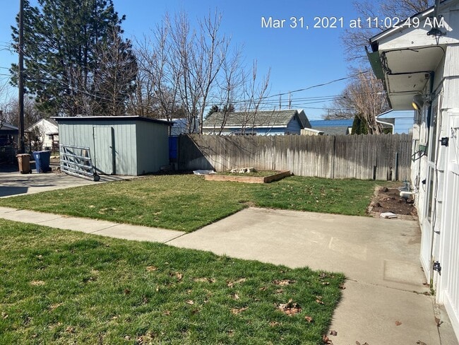 Building Photo - Northtown Area Home