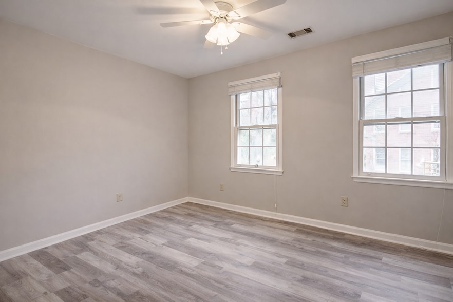 Building Photo - 9073 Carroll Manor Dr