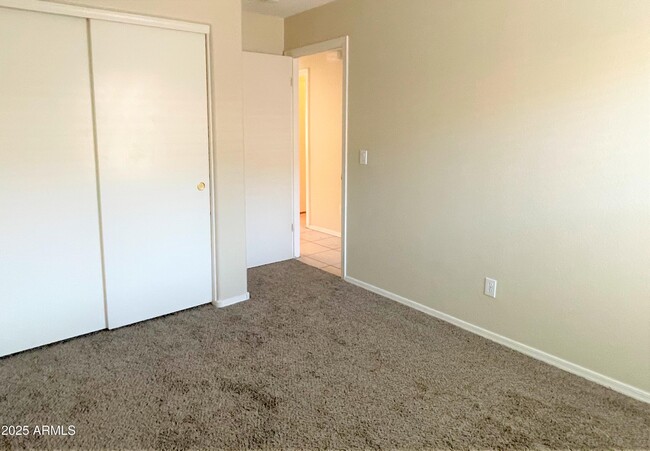 Building Photo - 7220 S 55th Dr