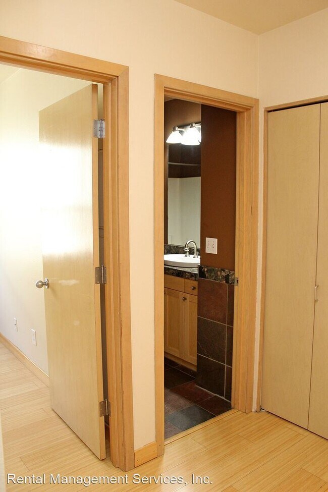 Building Photo - 1 br, 1 bath House - 212 NW Uptown Terrace...