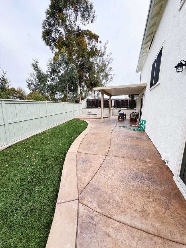 Building Photo - Stunningly Upgraded 3 Bed/2.5 Bath Home