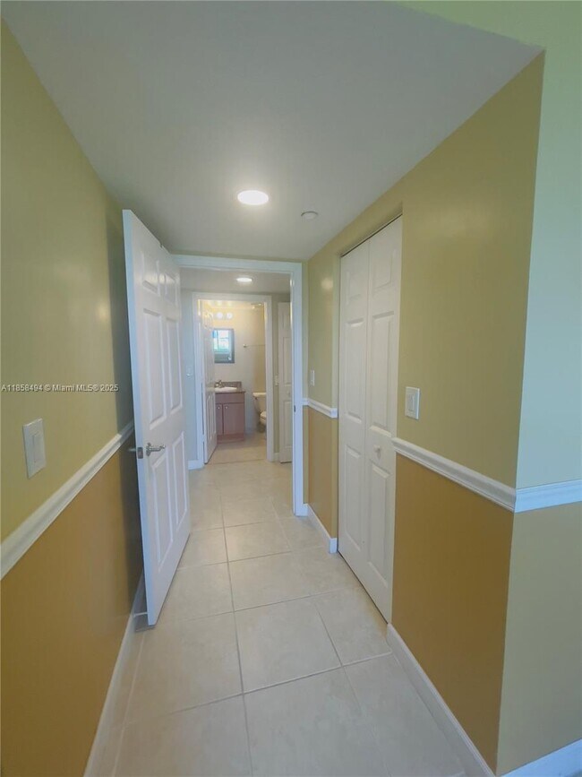 Building Photo - 201 Golden Isles Dr