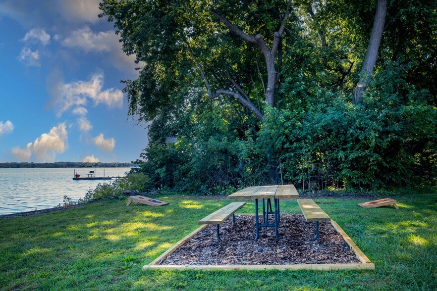 Building Photo - 39259 N Jackson Dr