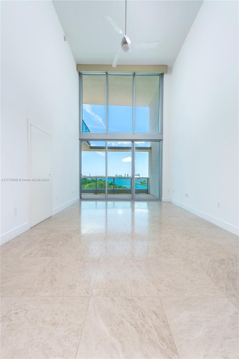 Building Photo - 900 Biscayne