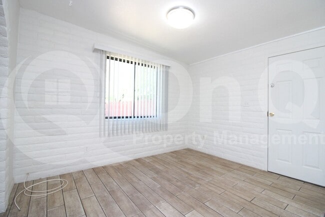 Building Photo - 53 S Melrose Ave