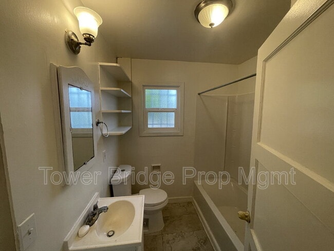 Building Photo - 2871 32nd Ave