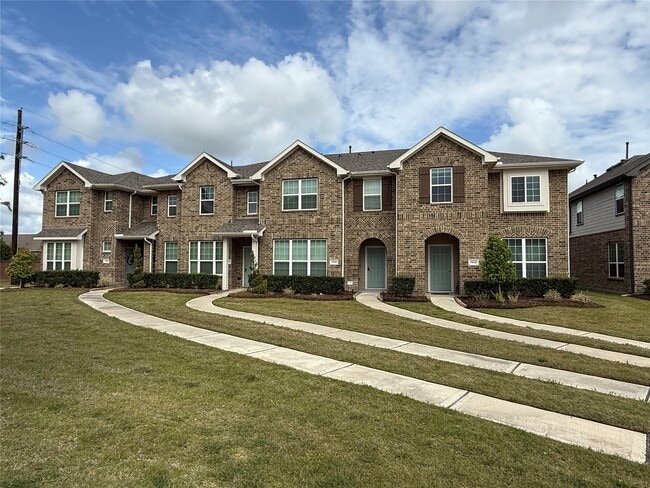 Building Photo - 15850 Perthshire Creek Dr