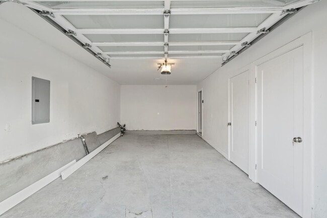 Building Photo - 619 Naples St