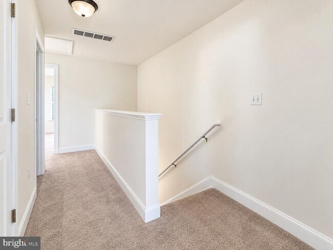 Building Photo - 115 Bay Hill Ln
