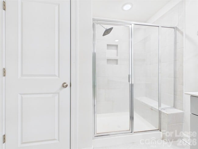 Building Photo - 3941 Woodland View Dr