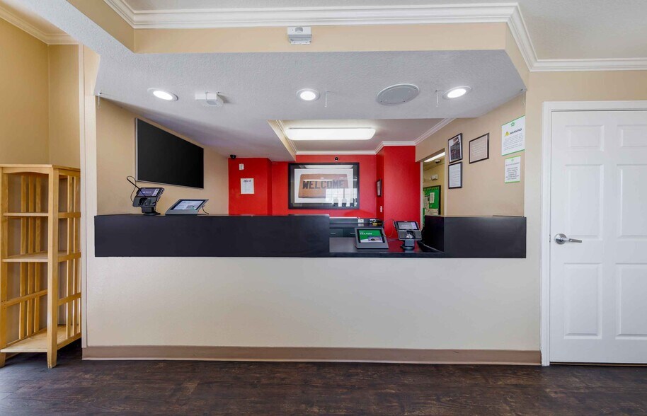 Building Photo - Furnished Studio-Los Angeles - LAX Airport - El Segundo