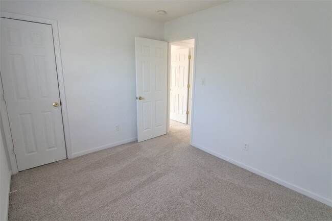 Building Photo - Charming 3-Bedroom Ranch Home in the Meriw...