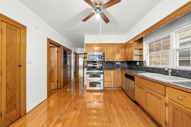 Building Photo - 5223 W School St