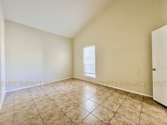 Building Photo - 1620 N Wilmot Rd