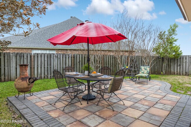 Building Photo - 126 Kingspointe Cir