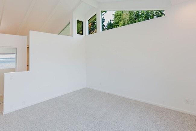Building Photo - Low Bank Waterfront New Remodel on Huge Lot