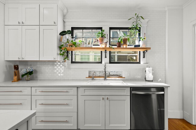 Building Photo - 37 Harmon St