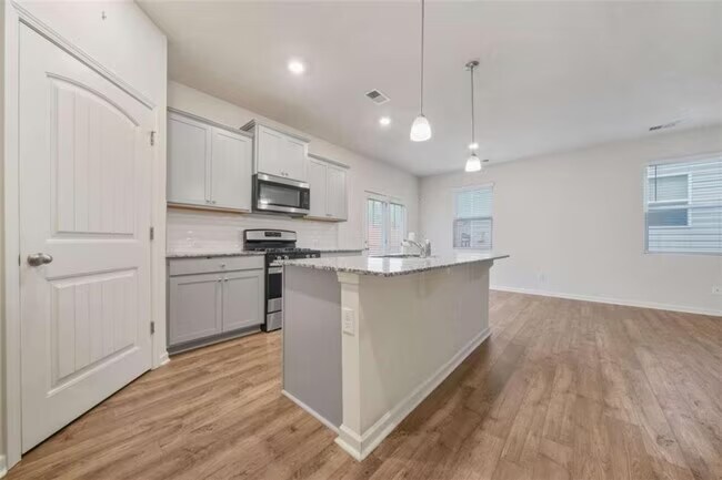 Building Photo - 826 Bentley Dr