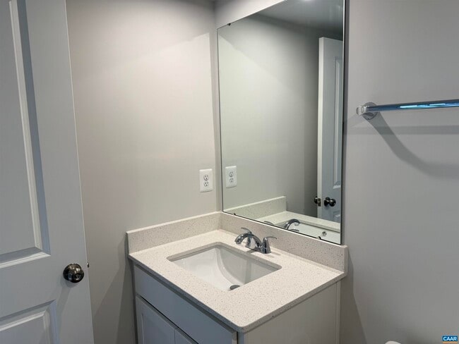 Building Photo - 99 Oldfield Dr