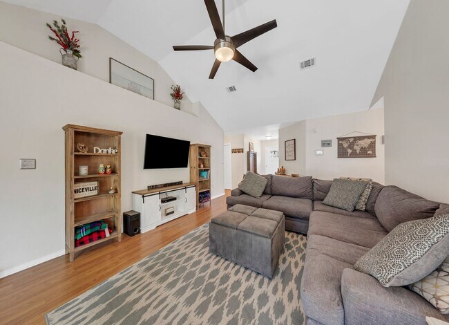 Building Photo - 4501 Parkwood Square