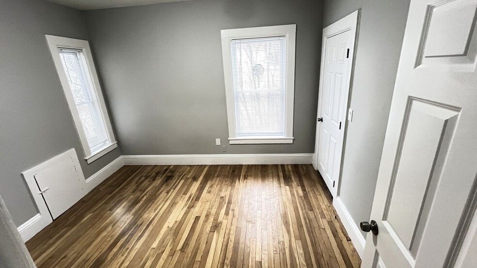 Building Photo - 31 Ridgeway St