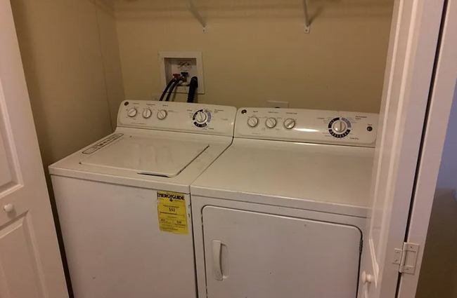 Washer/ Dryer - 711 S Twin Lakes Blvd