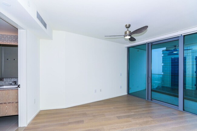 Building Photo - KOULA 2b2b1pkg Ready to Move In!