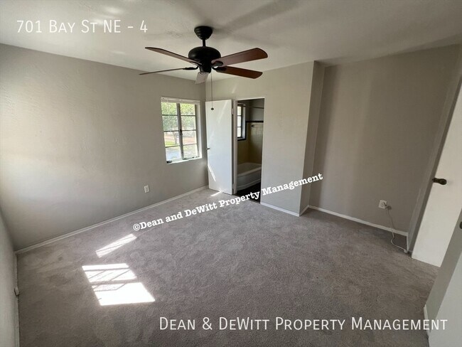 Building Photo - 701 Bay St NE