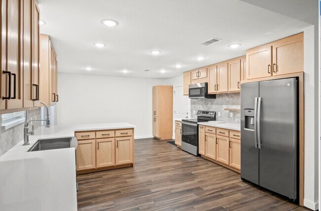 Building Photo - 201 San Saba St