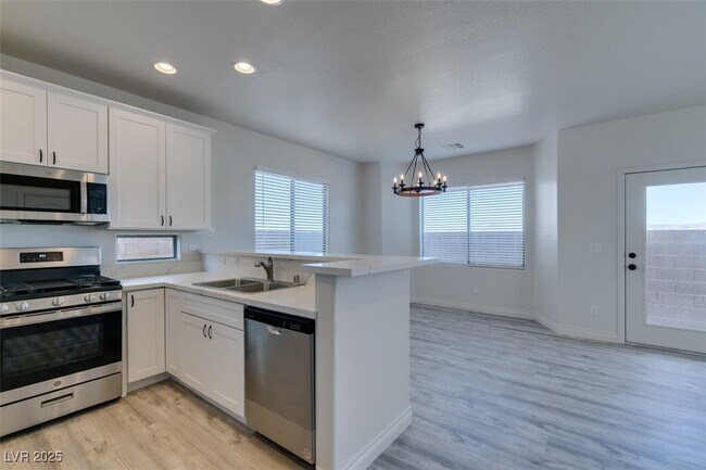 Building Photo - 778 Easter Lily Pl