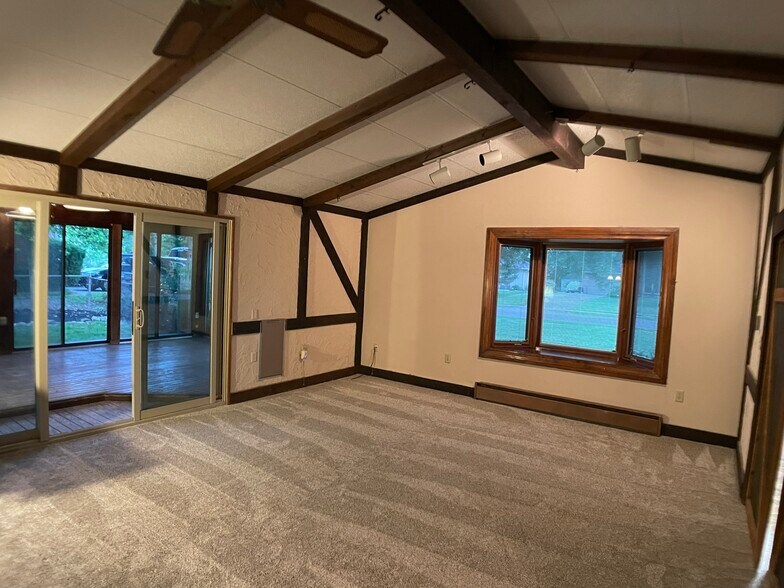 Huge Family room - 5344 Hagewa Dr